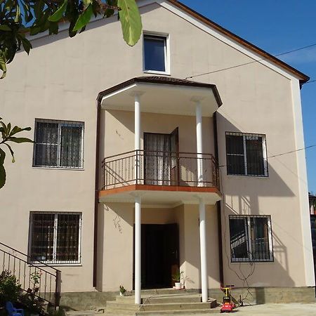 Nadia Hotel Sukhumi Bagian luar foto