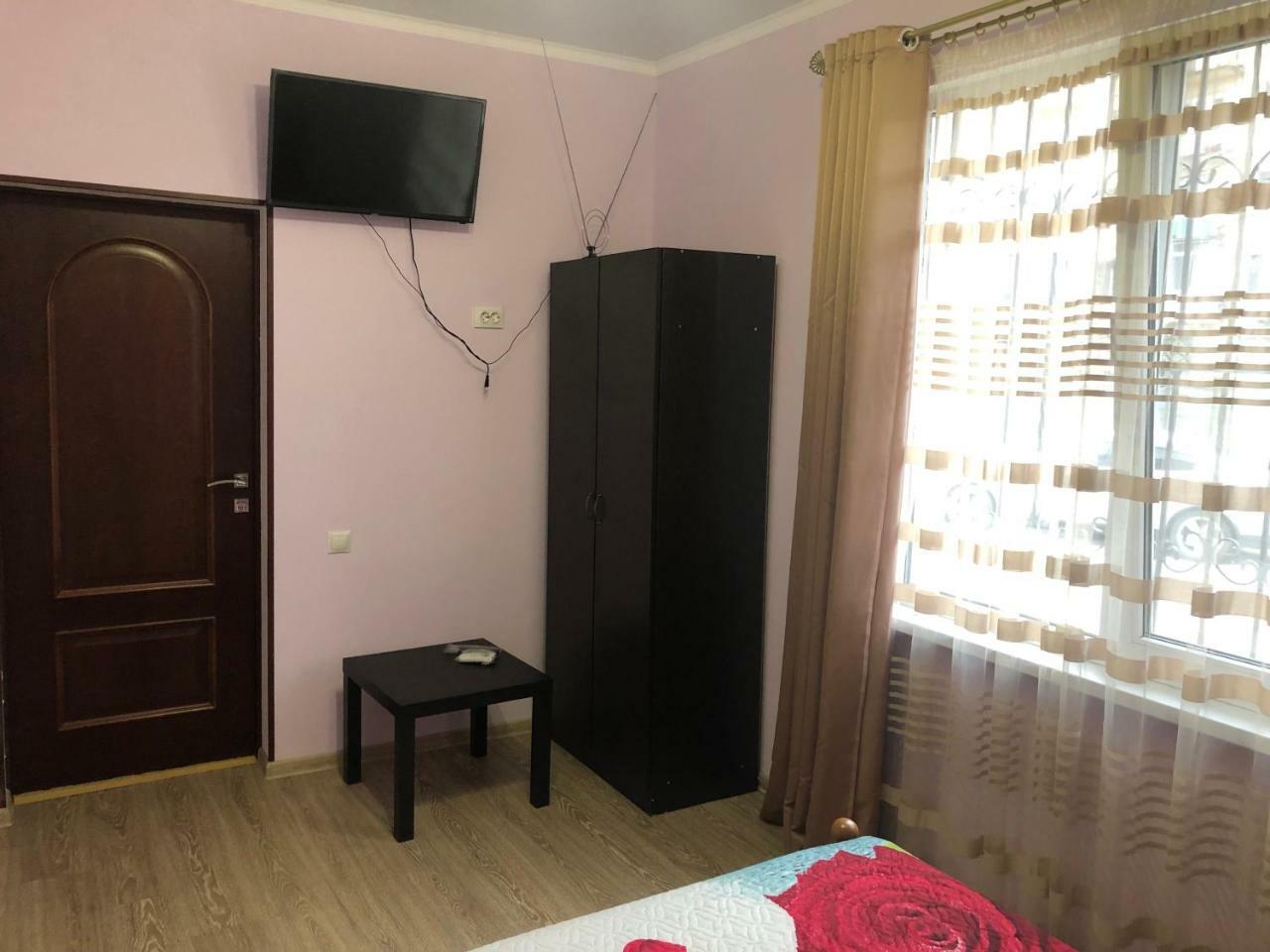 Nadia Hotel Sukhumi Bagian luar foto