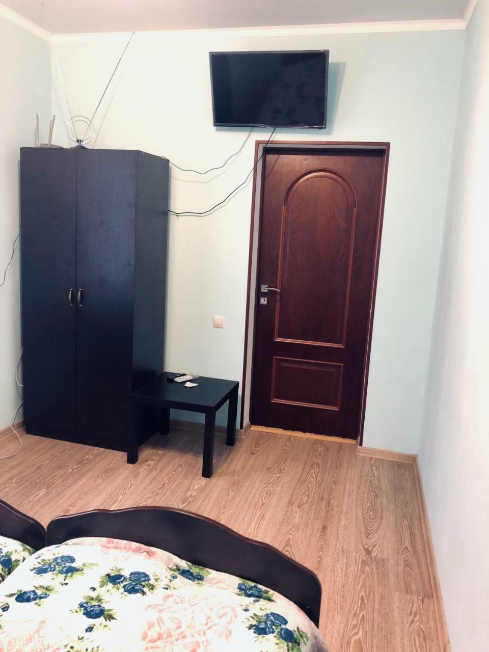 Nadia Hotel Sukhumi Bagian luar foto